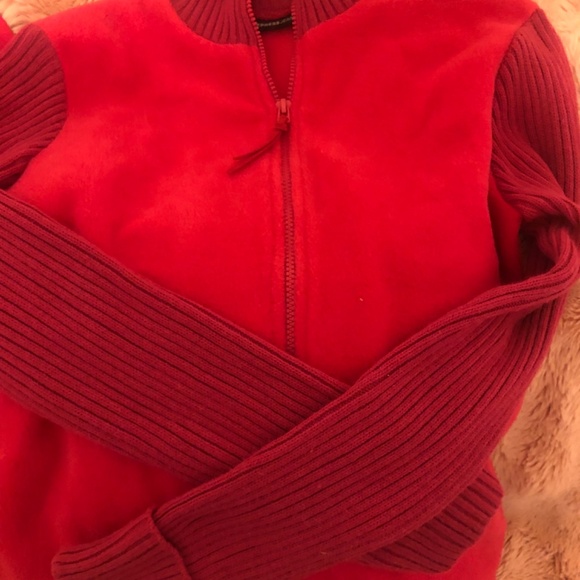 Beautiful 3 piece  Express fleece zip up with cotton crew top  and scarf - Picture 2 of 7
